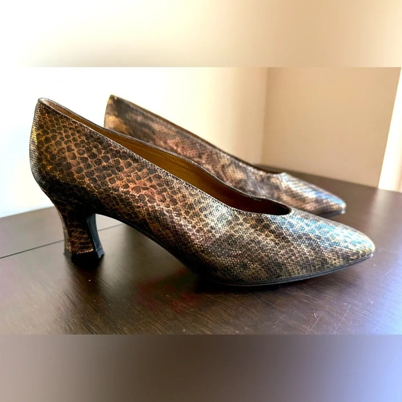 Vintage Stuart Weitzman Snakeskin Print heels leather soles size 6.5 - Picture 1 of 13